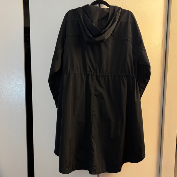 Athleta Light Weight RainCoat w/hood - BLACK Size Large -- EXCLNT Condition - Picture 3 of 3